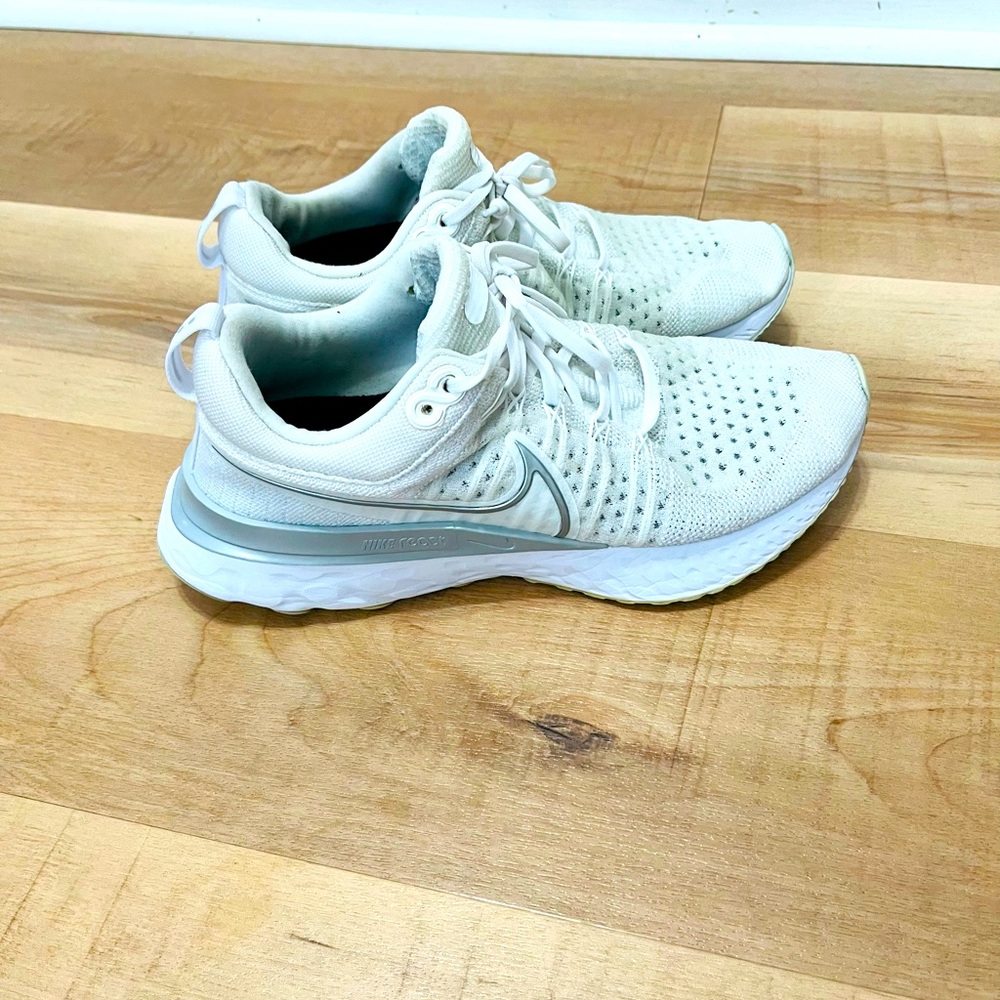 Women’s Nike Running Shoes Size- Infinity Run Size 9.5